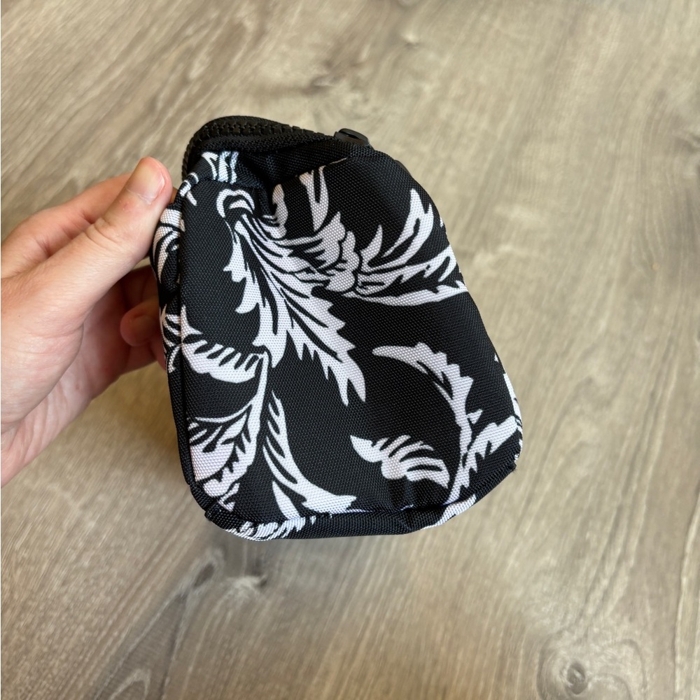 Vera Bradley small travel cosmetic bag - Picture 5 of 7